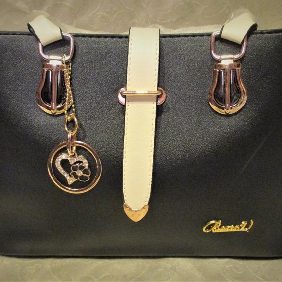 Meet your Posher, Dee - Picture 16 of 16